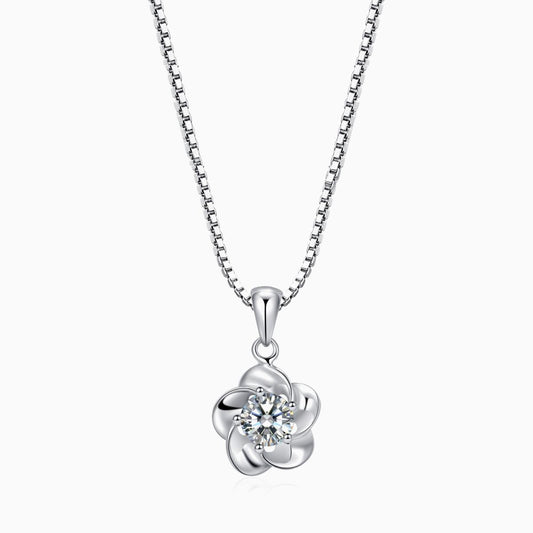 Flower Shape White Stone Pendant Necklace in Silver